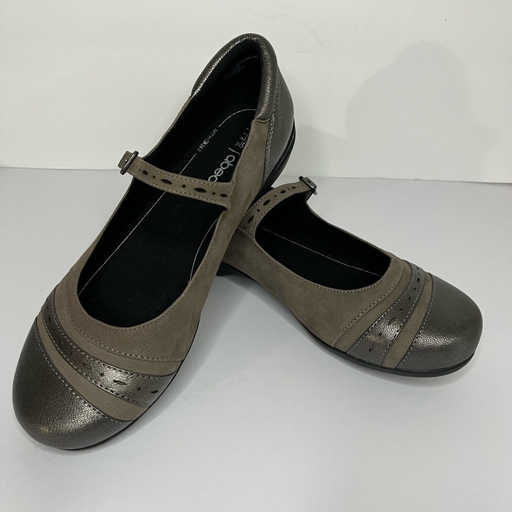 Abeo Angelica  Gray Leather Mary Janes Flat 7.5 EUC Slip Resistant